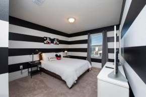 Charming 5BD Home All suites with Pool and BBQ Grill